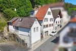 Ihr Deal: 3 Häuschen, 3 Garagen, bis zu 5 WE, davon nur 2 vermietet. HEIZUNG IST NEU! - Mehrfamilienhaus, Wohnhaus Schmitten | Angebot:26781264